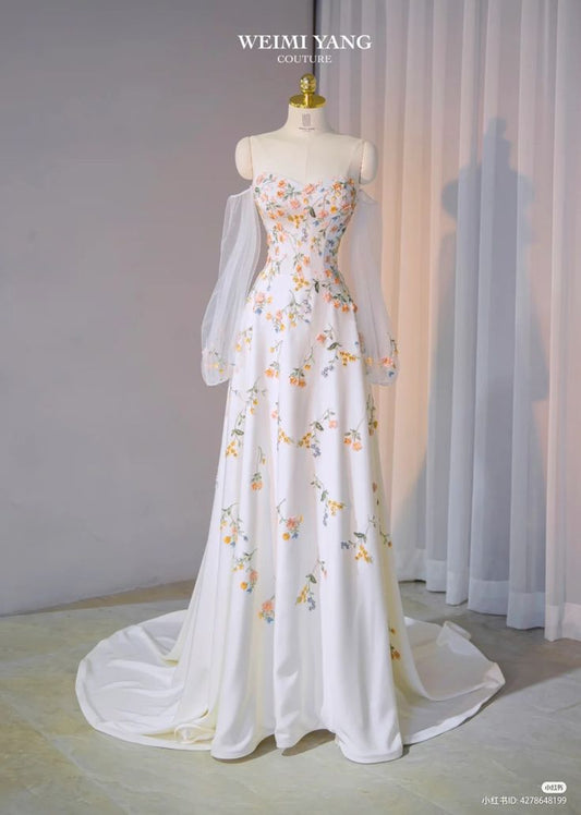 Vestido de noche largo de satén blanco sin tirantes y manga larga con estampado TP1460