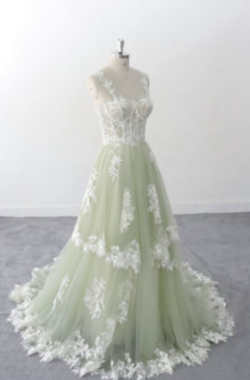 Vestido de noche largo de tul con encaje, escote corazón y tirantes finos en verde claro TP1529