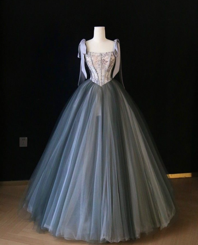 Vestido de fiesta largo sin mangas de satén estampado y tul gris TP1532
