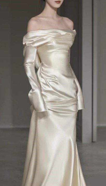 Elegante vestido de fiesta largo de satén blanco con mangas largas TP1538