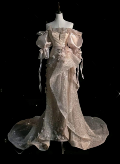 Vestido de fiesta largo color champán sin tirantes, con lentejuelas y flores 3D y dobladillo irregular TP1585