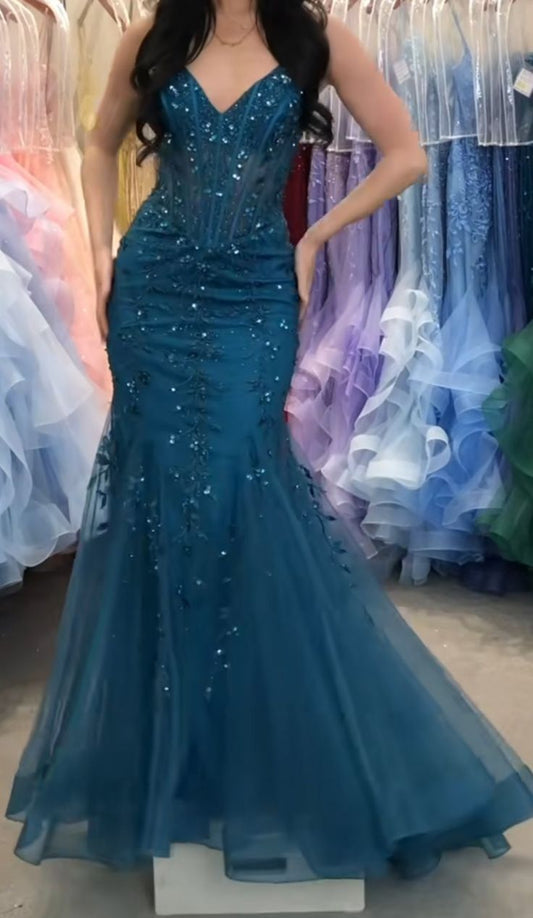 Vestido de fiesta largo de tul con tirantes finos y lentejuelas azules estilo sirena TP1709
