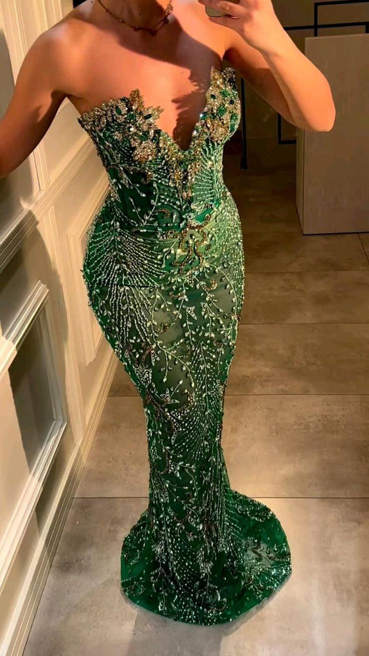 Vestido de fiesta largo de sirena verde, sin tirantes, con escote corazón, cuentas y purpurina TP1757