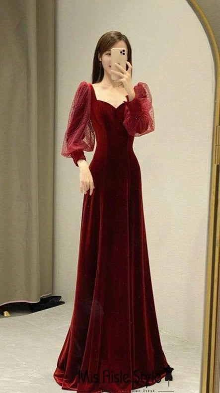Vestido de noche burdeos de terciopelo con mangas largas y corte en A TP1813