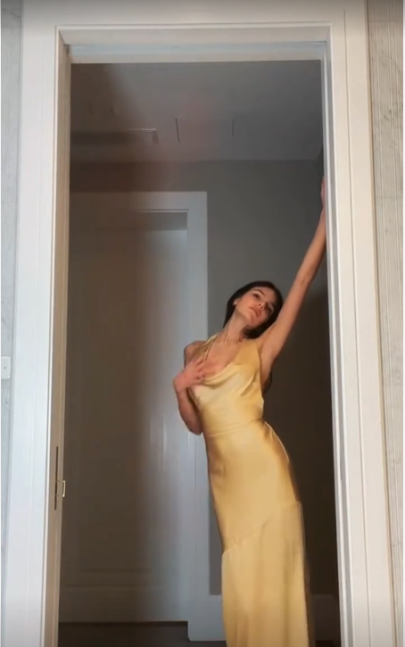 Vestido de noche largo de satén con escote sirena, sin mangas y espalda descubierta, color amarillo, TP1818
