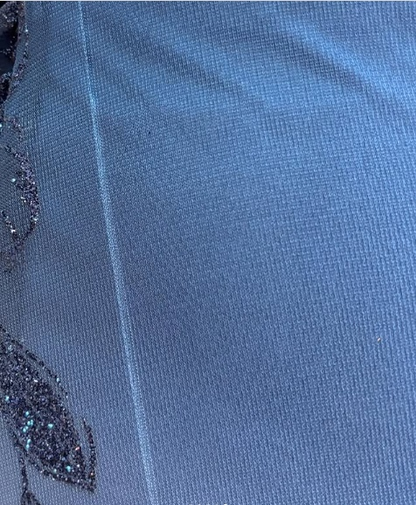 Vestido de fiesta azul de corte A sin tirantes con apliques de encaje TP1826