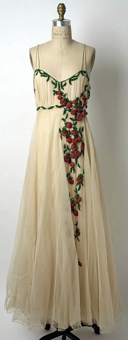 Vestido de fiesta de tul con tirantes finos, corte en A, color champán, con diseño de fresas en 3D TP1837