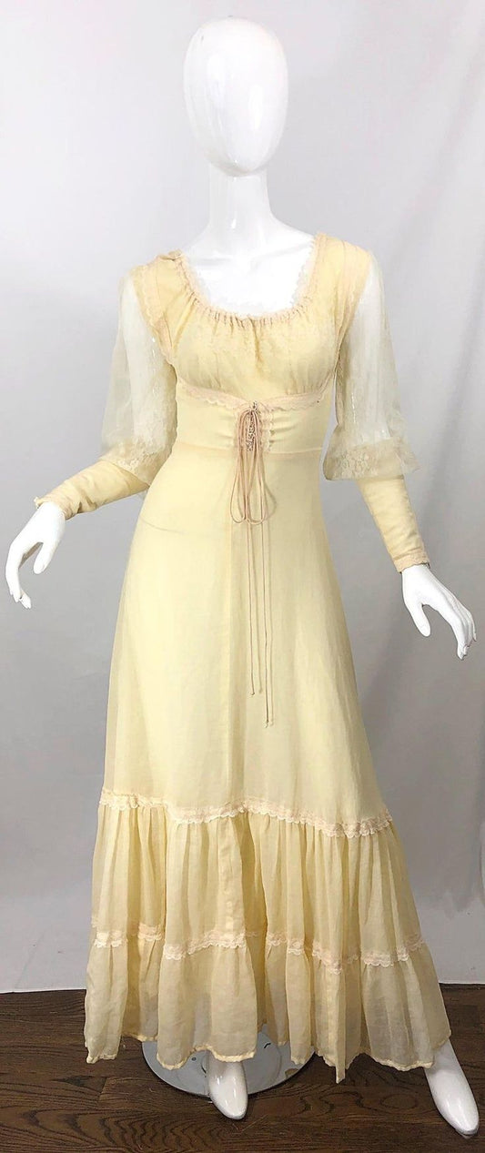 Hermoso vestido de noche amarillo con escote cuadrado y manga larga de encaje TP1854