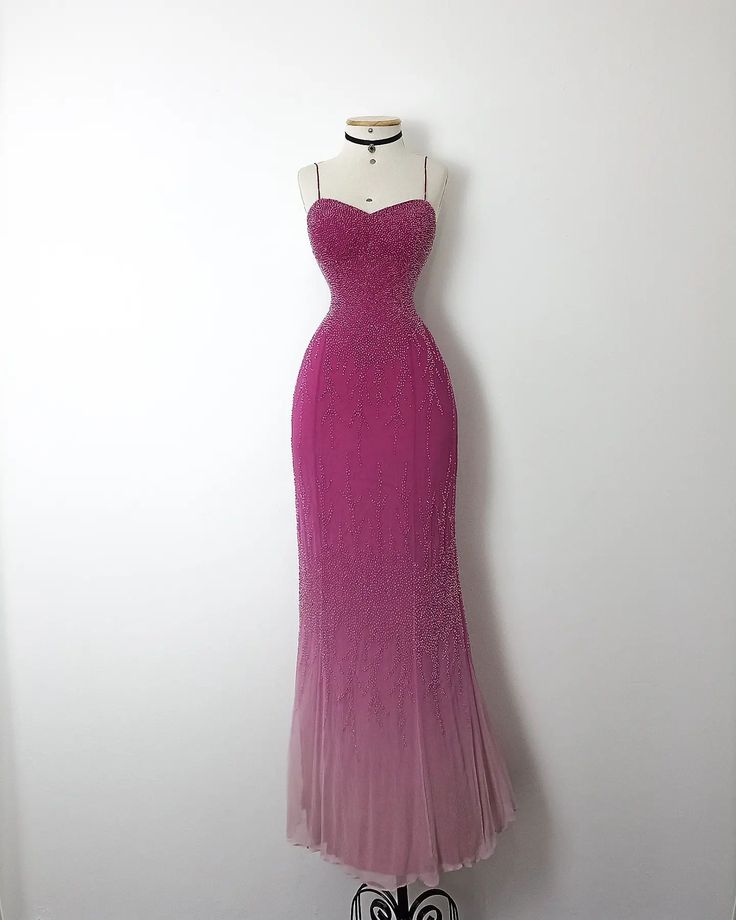 Vestido largo de sirena con tirantes finos, lentejuelas y destellos en rosa degradado TP1845
