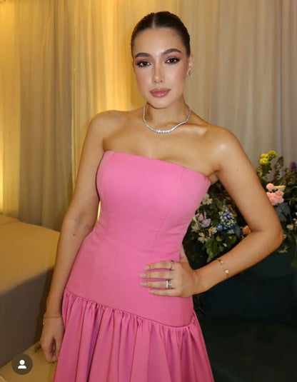 Vestido de noche sencillo rosa de corte A, sin tirantes, con hombros descubiertos y largo hasta el suelo TP1919