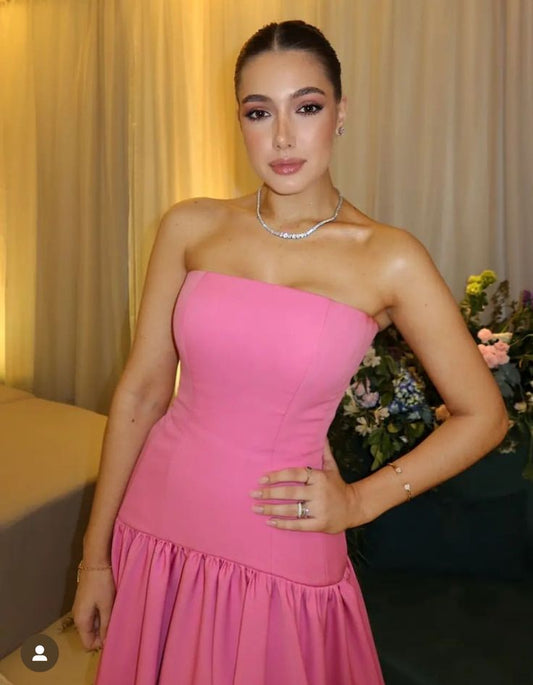 Vestido de noche sencillo rosa de corte A, sin tirantes, con hombros descubiertos y largo hasta el suelo TP1919