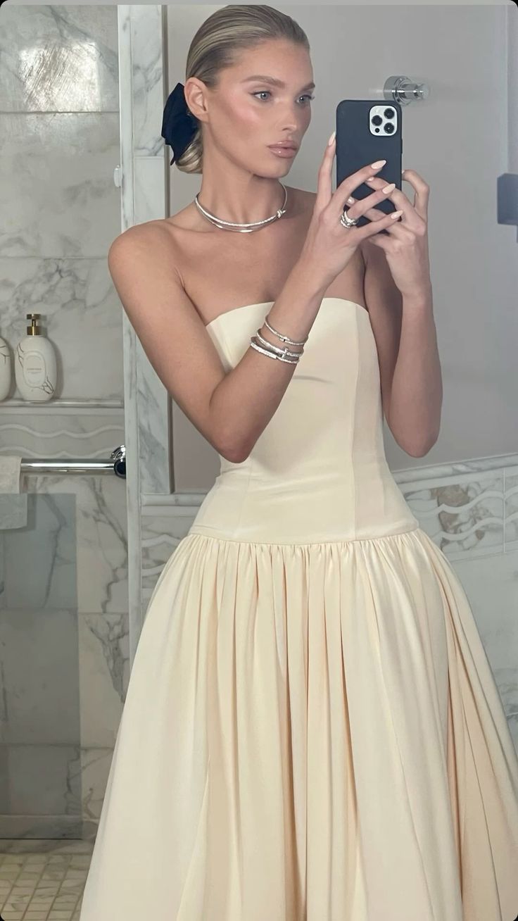 Vestido de noche formal amarillo claro, corte A, sin tirantes, sin mangas, con escote en V, TP1920