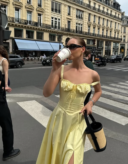 Elegante vestido de fiesta amarillo con corte en A, tirantes y abertura hasta los tobillos TP1987