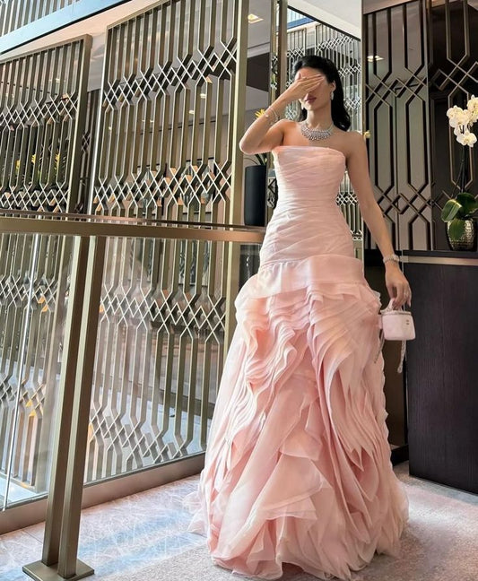 Vestido de noche formal de tul con capas, volantes y corte A en rosa dulce, sin tirantes, TP1995