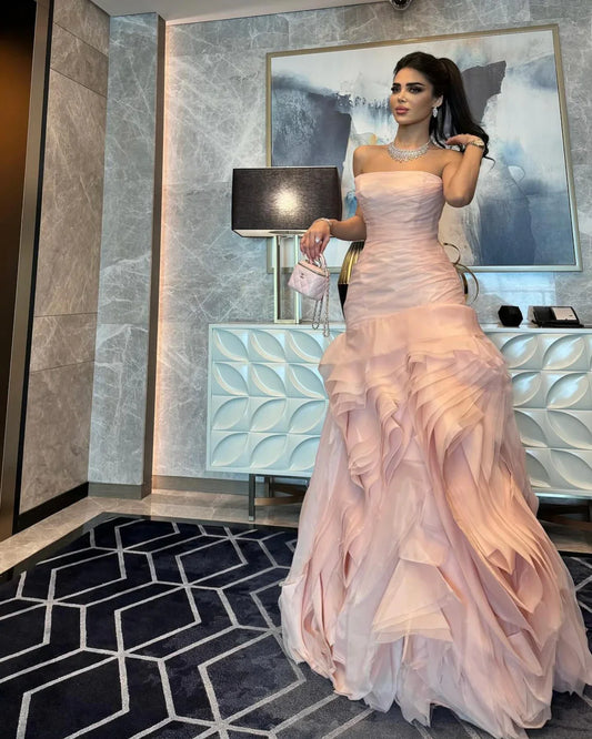 Vestido de noche formal de tul con capas, volantes y corte A en rosa dulce, sin tirantes, TP1995