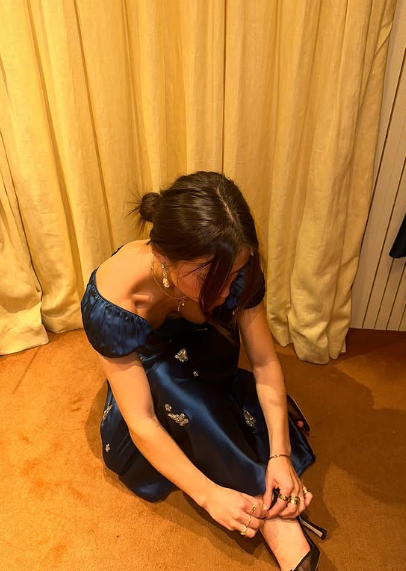 Vestido de noche azul marino suave de satén con mangas cortas y largo hasta los tobillos TP2021