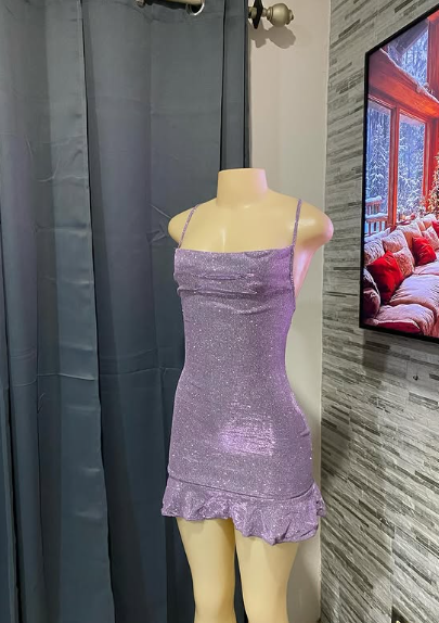 Vestido corto de fiesta con tirantes morados brillantes TP2029