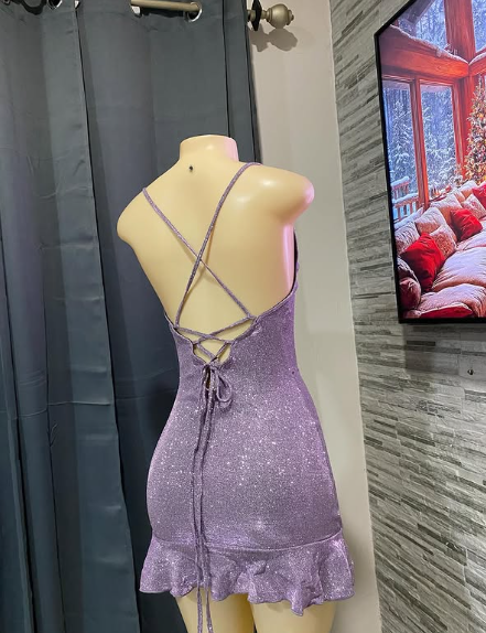 Vestido corto de fiesta con tirantes morados brillantes TP2029