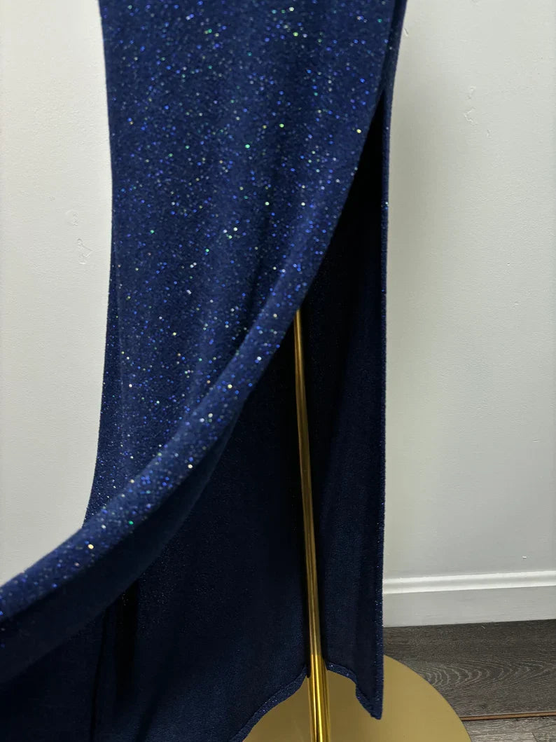 Vestido de noche azul marino de un solo hombro con abertura alta y lentejuelas, largo hasta el suelo, TP2070