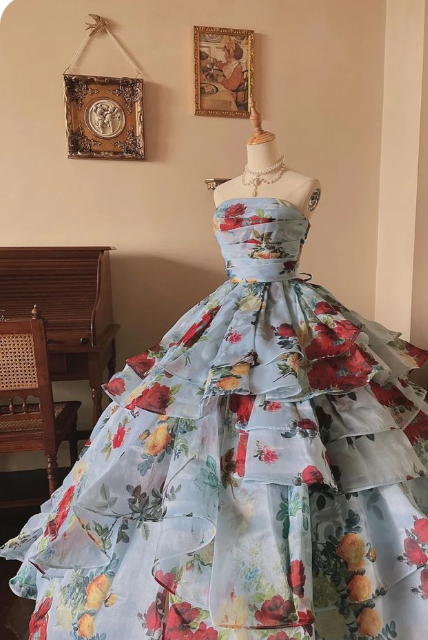 Hermoso vestido de noche formal de tul con hombros descubiertos, sin tirantes y estampado azul, TP2077