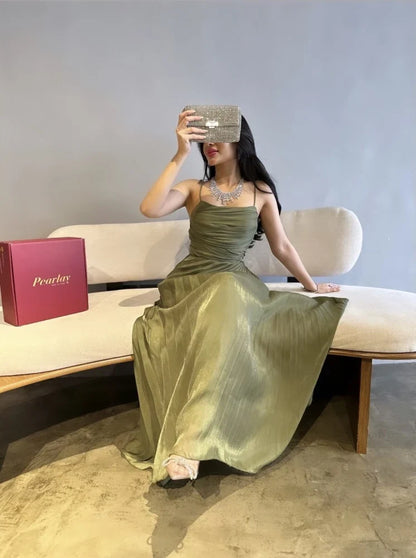 Elegante vestido de noche verde con corte en A y tirantes finos, largo y formal, TP2088