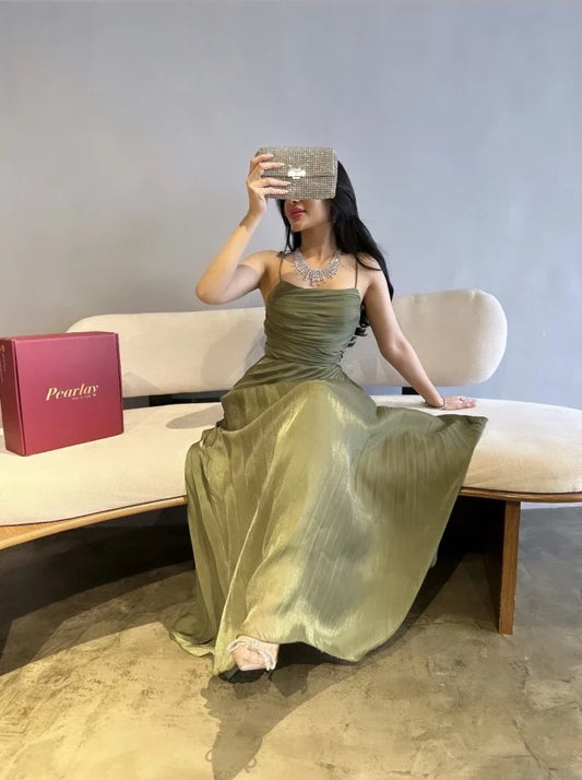 Elegante vestido de noche verde con corte en A y tirantes finos, largo y formal, TP2088