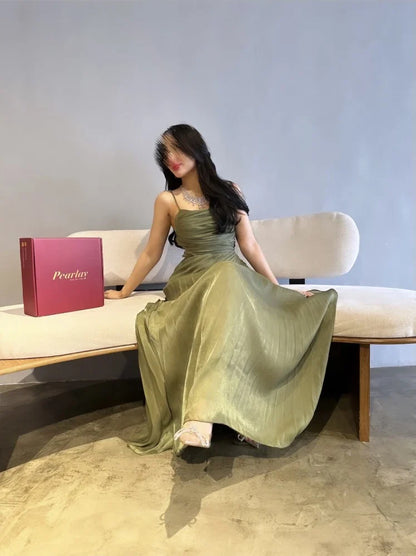 Elegante vestido de noche verde con corte en A y tirantes finos, largo y formal, TP2088