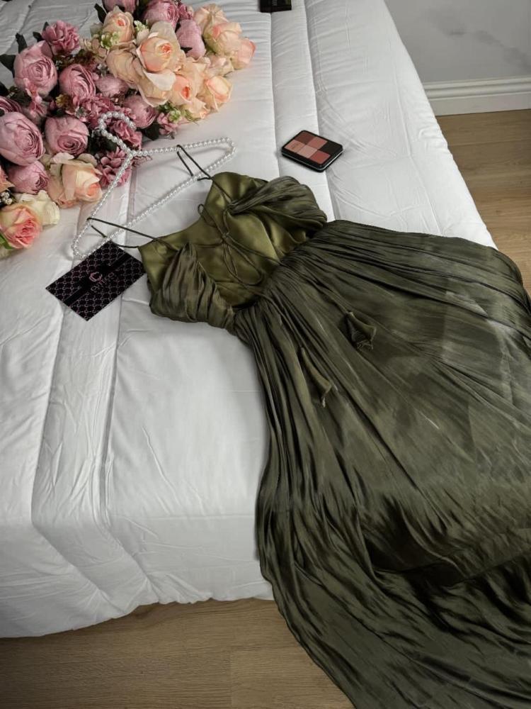 Elegante vestido de noche verde con corte en A y tirantes finos, largo y formal, TP2088