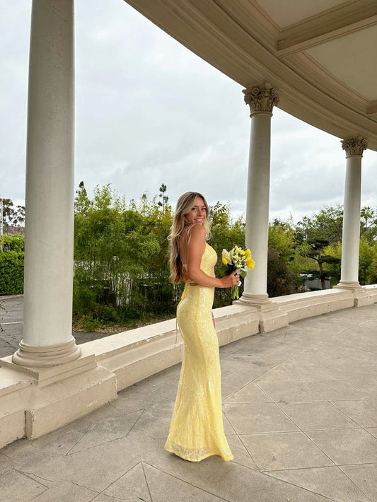 Elegante vestido de dama de honor amarillo con tirantes finos, sin mangas y abertura, corte sirena, TP2097