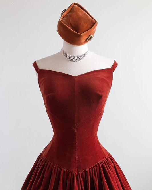 Vestido de noche corto de terciopelo burdeos, corte A, hombros descubiertos, TP2137