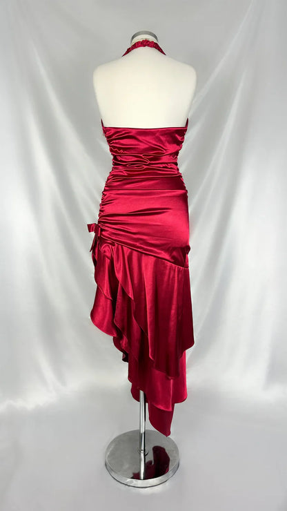 Elegante vestido de fiesta de sirena de satén con cuello halter rojo y dobladillo irregular TP2140