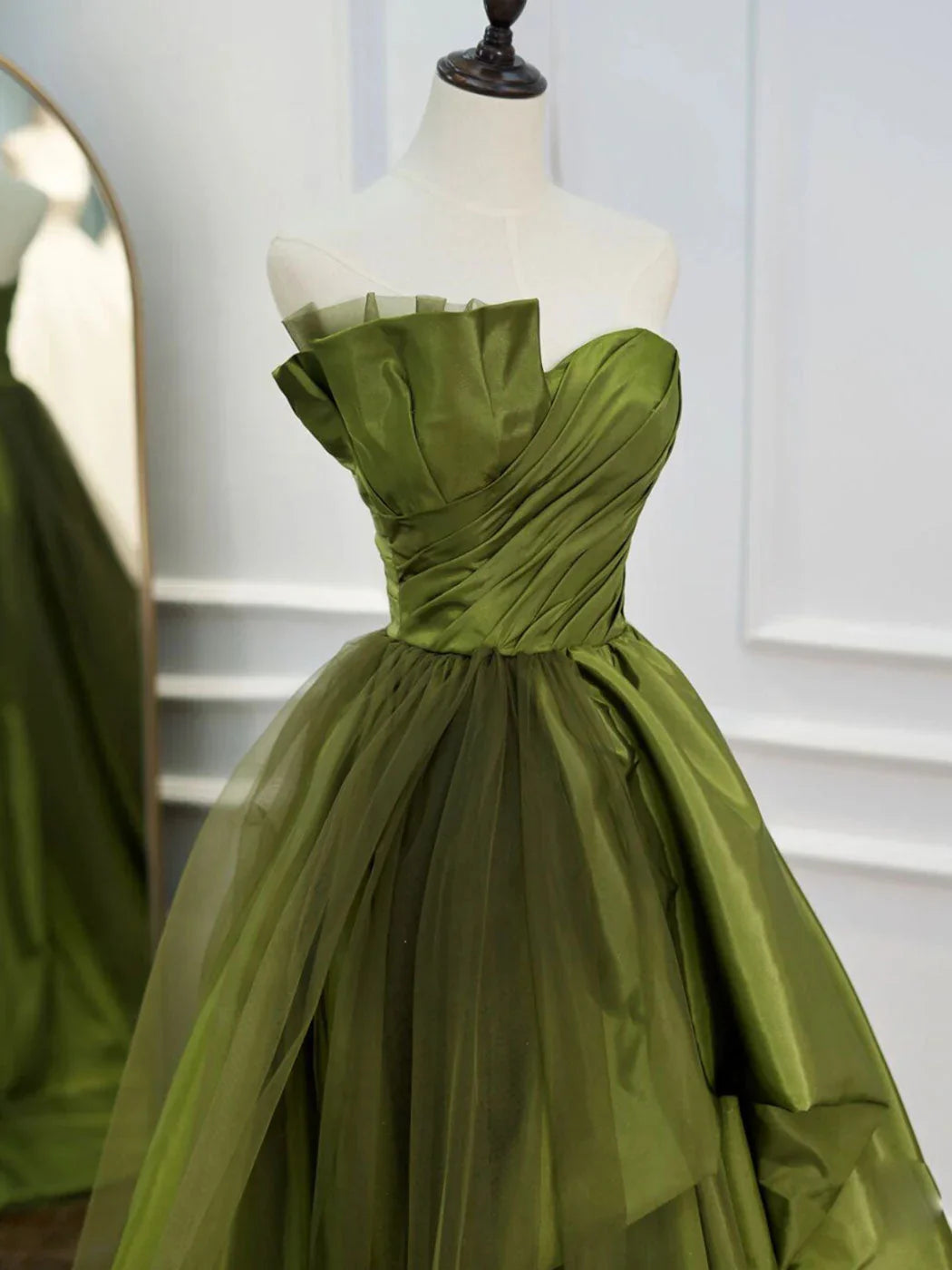 Vestido largo de fiesta formal de satén y tul verde, vestido de fiesta con volantes verdes escalonados TP2145