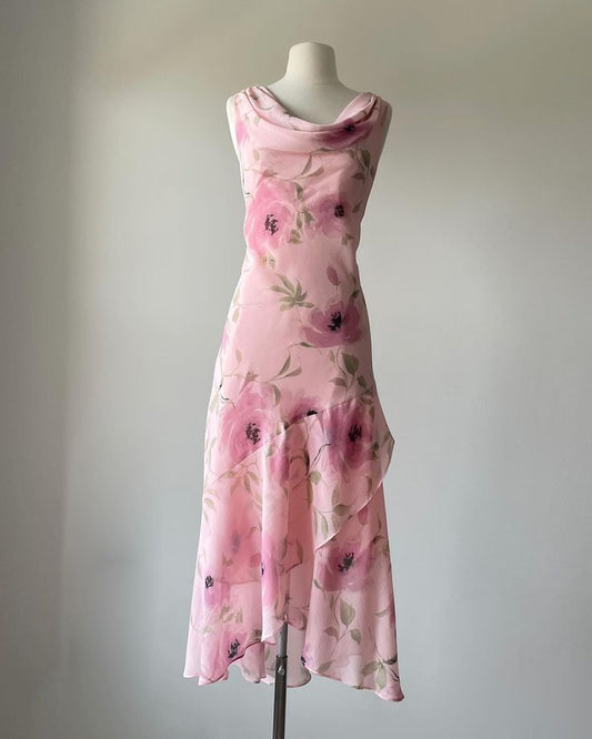 Vestido de noche de gasa rosa sin mangas con volantes y estampado TP2169