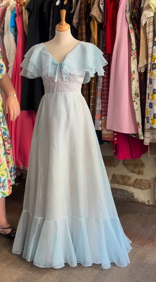 Vestido de noche vintage azul cielo con escote en V, corte A y tul con volantes TP2184