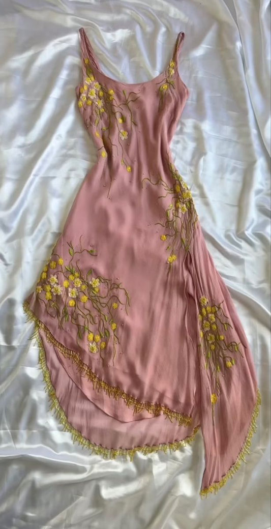 Vestido de fiesta vintage rosa sin tirantes con falda irregular floral TP2213