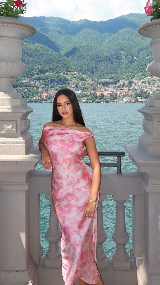 Elegante vestido de noche largo estilo sirena de satén con hombros descubiertos en color rosa TP2247