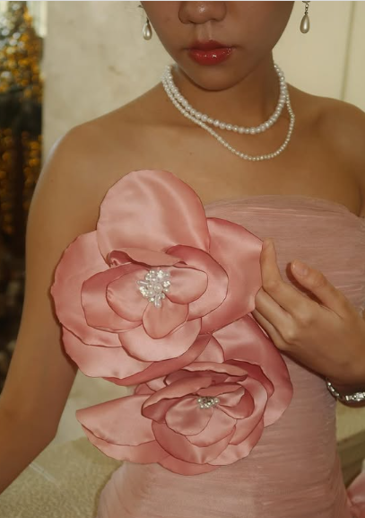 Elegante vestido de noche de sirena de satén con cuentas y flores 3D de tul rosa sin tirantes TP2257
