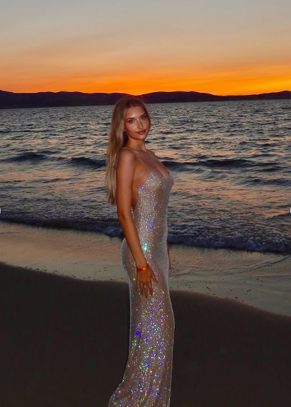 Vestido de noche sirena sin tirantes y espalda descubierta color champán brillante TP2270