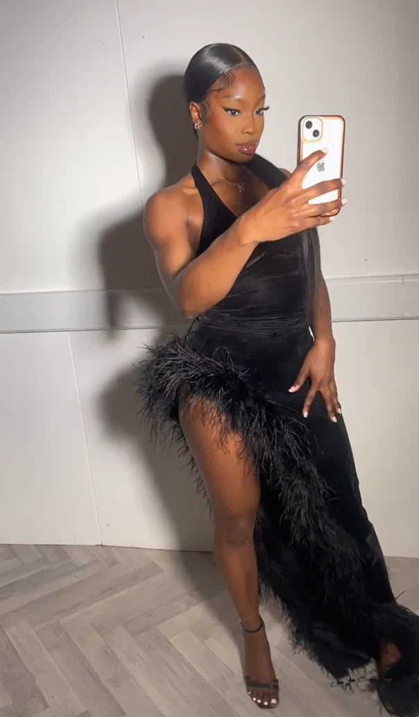 Vestido de noche sexy de terciopelo negro con cuello halter, abertura lateral y escote pronunciado TP2281