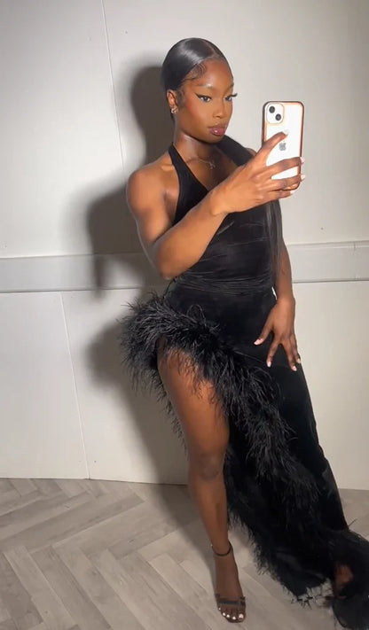 Vestido de noche sexy de terciopelo negro con cuello halter, abertura lateral y escote pronunciado TP2281