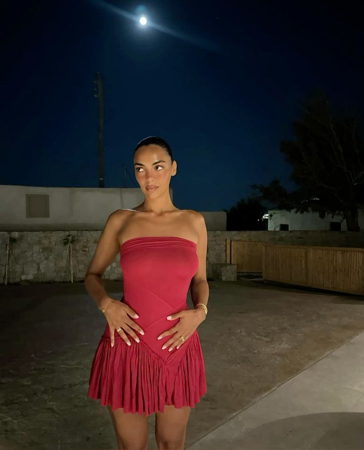 Vestido de noche mini plisado burdeos sin tirantes TP2284