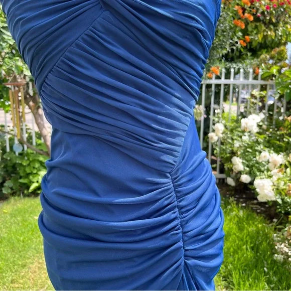 Vestido de noche vintage azul marino sin tirantes, sin mangas, con volantes y corte sirena de tul TP2317