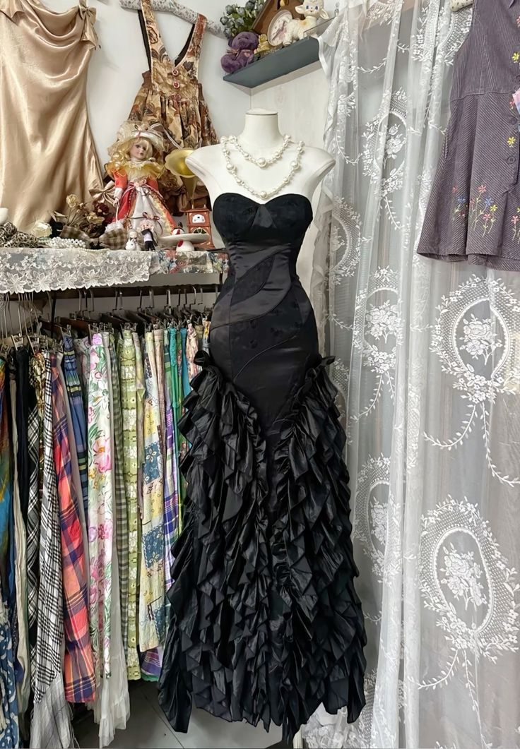 Vintage Strapless Sweetheart Neck Ruffled Black Long Prom Dress Evening Gown TP2378