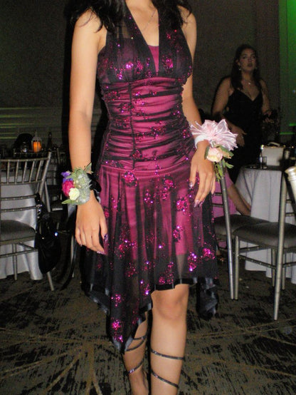 Vestido de noche corto vintage de satén rosa con cuello halter, sin mangas y lentejuelas, TP2394