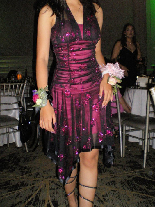 Vestido de noche corto vintage de satén rosa con cuello halter, sin mangas y lentejuelas, TP2394