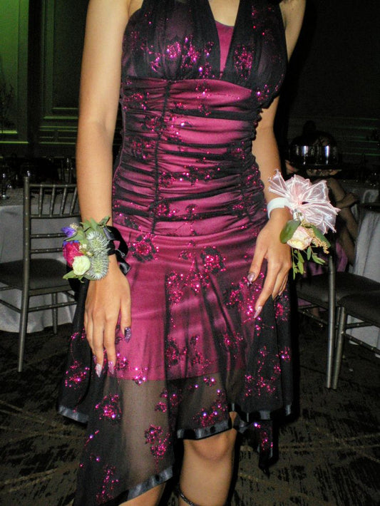 Vestido de noche corto vintage de satén rosa con cuello halter, sin mangas y lentejuelas, TP2394