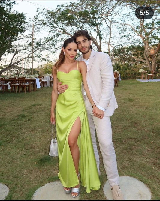 Elegante vestido de dama de honor verde con tirantes finos, escote corazón y satén con abertura, TP2411