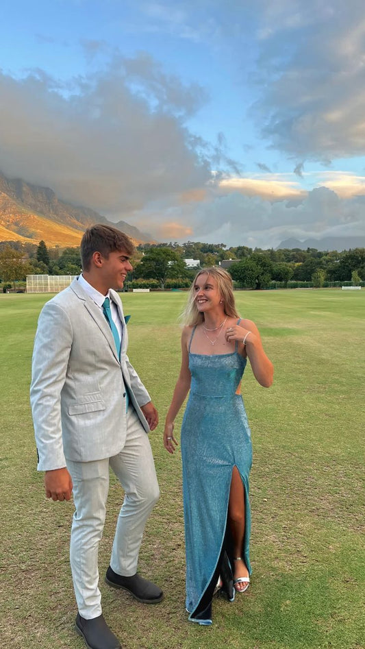 Vestido de dama de honor azul brillante con tirantes finos y abertura hasta el suelo TP2414