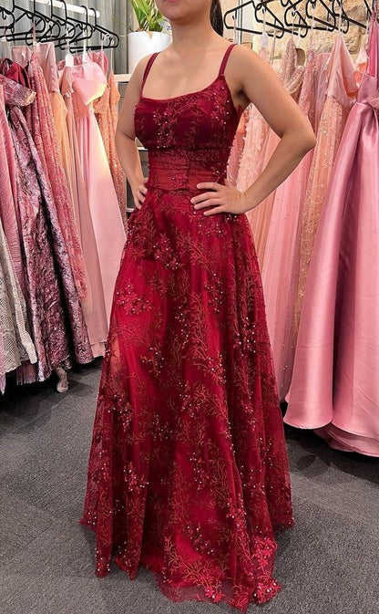 Hermoso vestido de noche largo sin mangas con tirantes y cuentas en color burdeos TP2482