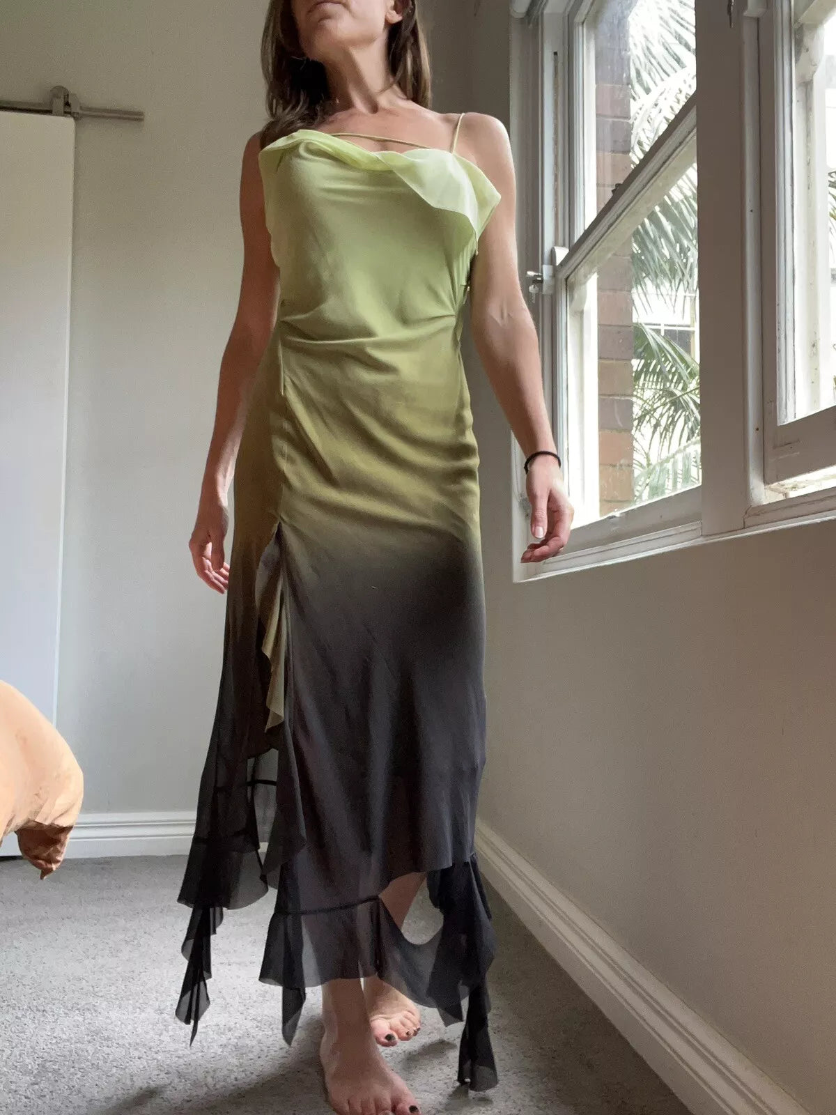 Vestido de noche de gasa con tirantes finos, sin mangas y volantes, largo hasta los tobillos, color verde degradado, TP2523